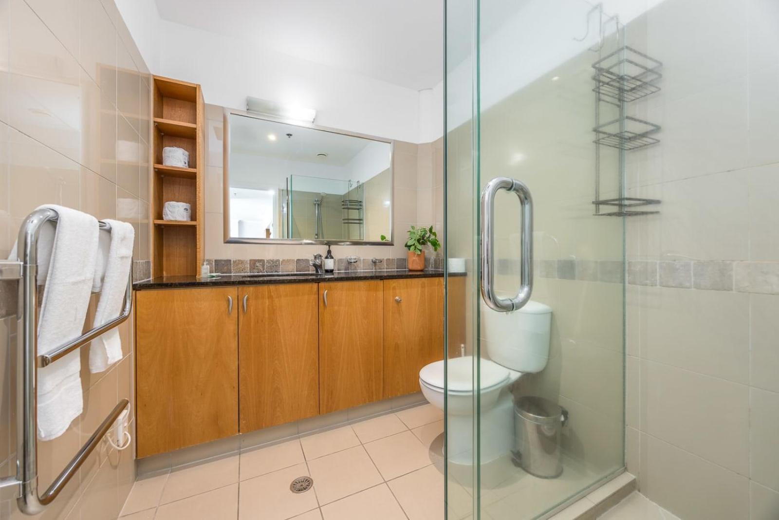 Beautiful Renovated 2 X Bdrm,Perfect Location Apartment โอ๊คแลนด์ ภายนอก รูปภาพ