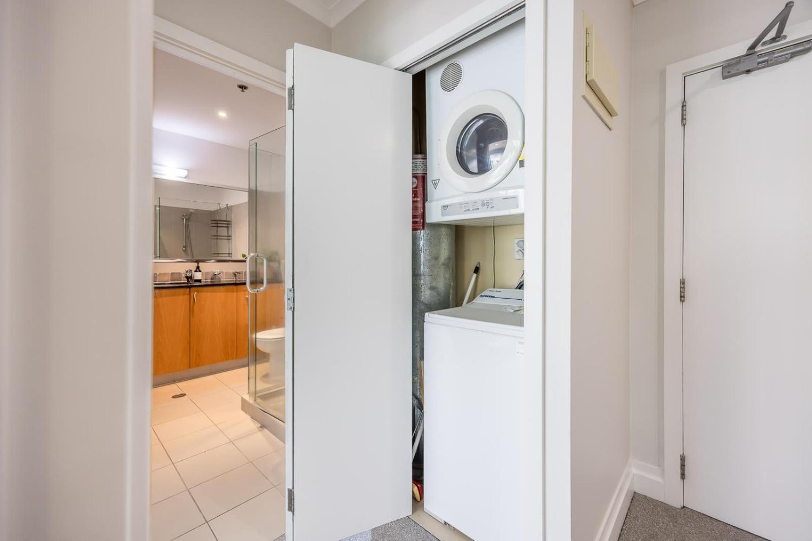 Beautiful Renovated 2 X Bdrm,Perfect Location Apartment โอ๊คแลนด์ ภายนอก รูปภาพ